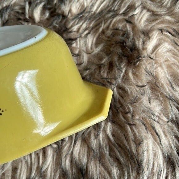 Oval Pyrex Bowl, yellow with gold scrolls 043 - Picture 6 of 6